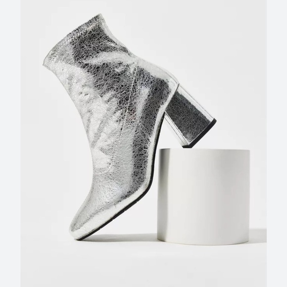 BC Footwear By Seychelles - Unforgettable Ankle Boot in Silver- size 8.5 - NWOB - Picture 2 of 13